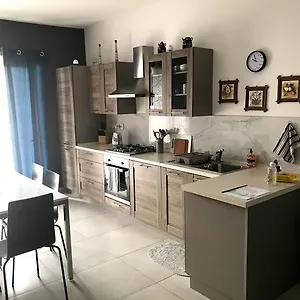 Apartament - 5 Mins From Airport, Luqa