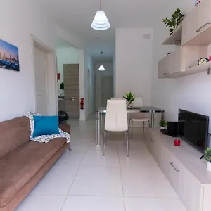 Apartament Seaside Cosy Maisonette @ - 2 Mins Walk From Sea, Marsaskala